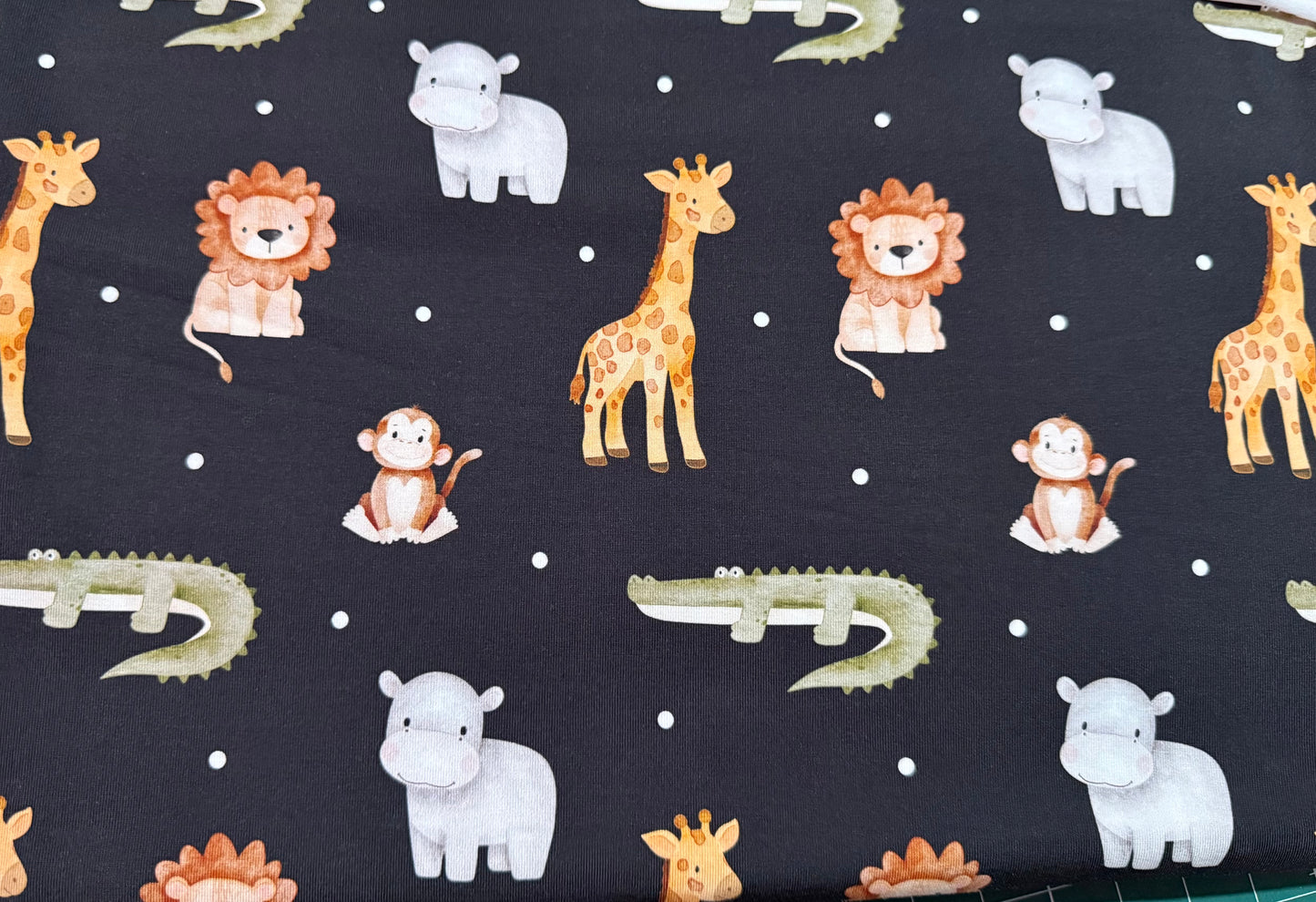 Safari friends black white dots