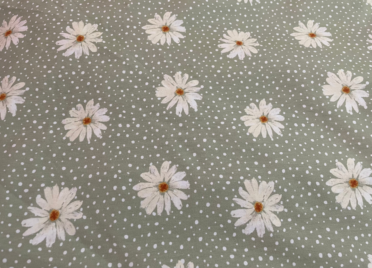 Daisies Sage dots