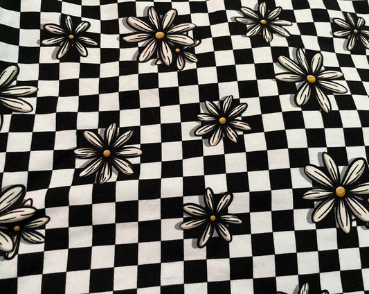 Daisy black and white check
