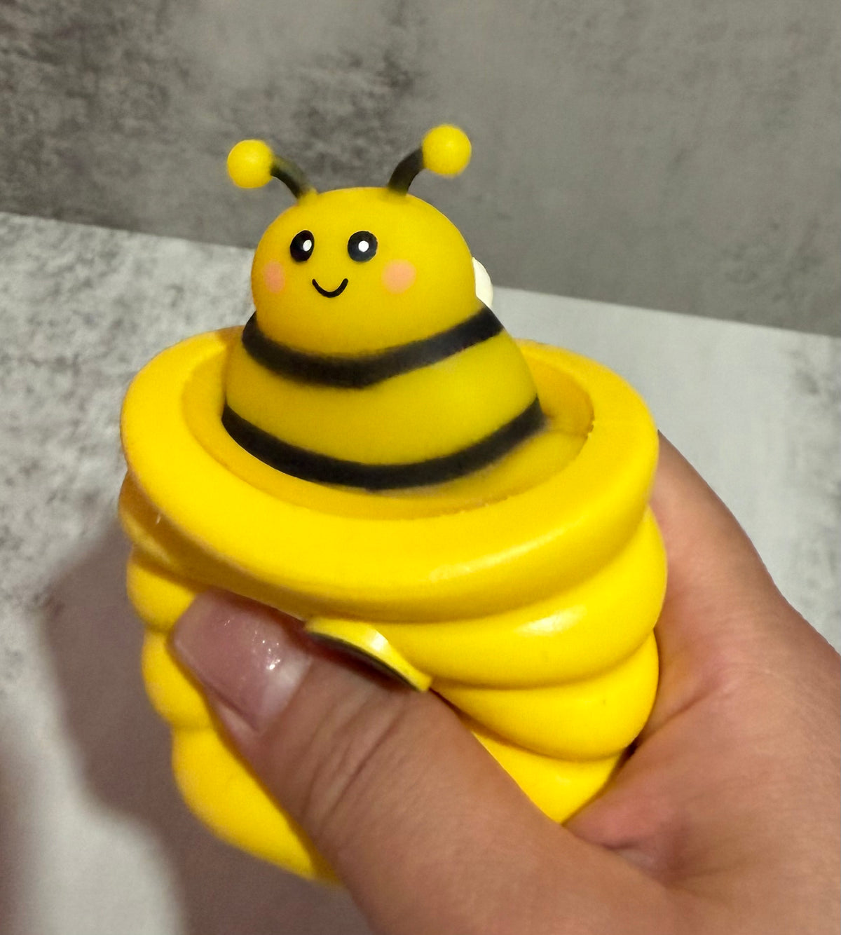 Pop up bee hive